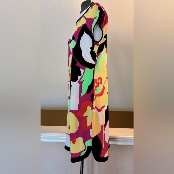 Laundry By Design multicolored fresh, crisp and vibrant. Size Medium - Picture 2 of 8